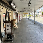 Teshigoto Sanuki Udon Sansan - 屋根があるので悪天候でも安心ですね(^_-)-☆