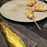 焼鳥・鶏料理専門店 新鶏 - 焼き鳥屋さんなのに美味しい焼き鳥映像少ないかも。