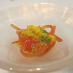 Convivio - 25年8月　冷製タリオリーニ　トマトのジュレ　パスタ仕立て　ボタン海老、パッションフルーツ、蛤のスープ