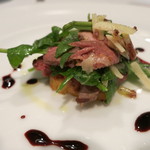 Convivio - 25年8月　鴨胸肉のロースト　サラダ仕立て　グラナパダーノチーズ、ルッコラ、バルサミコ