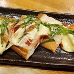 和酒・煮込み らいどん - もち明太チーズのパンピザ