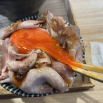 石焼つけ麺 繋 - センターの卵黄を崩して・・・