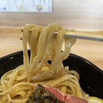 石焼つけ麺 繋 - 全粒粉の粒々が見えます。噛むと小麦の風味が感じられます。