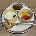 Chuugokuryouri Keizan - 三種デザート盛り合わせ
      杏仁豆腐、マーラーカオ、フルーツ盛り合わせ