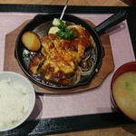 ベルクラシックリアン平安閣 - ～トマトとチーズが決め手～豚ロース肉のミラノ風カツレツ/常に炊きたて北海道産ななつぼし/千歳近郊野菜がゴロゴロ入った汁もの（味噌汁）1,600円