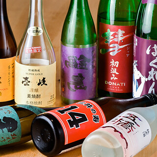 四季折々の《日本酒》や、こだわりの《リキュール》が味わえる