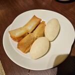 翠亨園 - 春巻き(2本)、五目あげもち(2個)