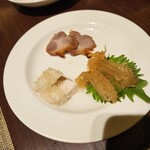 翠亨園 - 冷菜三種盛り合わせ(焼豚、中華クラゲ、蒸し鶏の葱塩ソース)