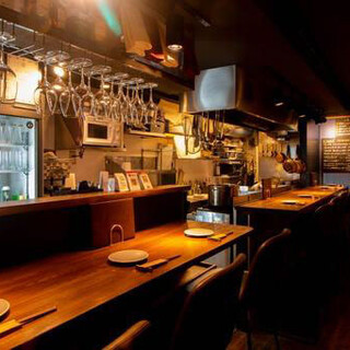 目で観て楽しめるLIVE感のあるカウンター