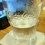 Gasuto - お水のグラスはコカ・コーラでおしゃれ