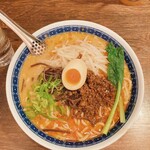 麺恋処 き楽 - 辛味噌坦々麺・中盛、1,100円。