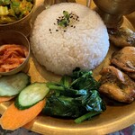 アムリタ インドスパイスカレーとナンと - ネパール ダルバート定食