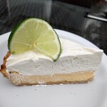 Lucy's Bakery & Kitchen - キーライムパイ