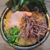 王道家直系 家系ラーメン がく