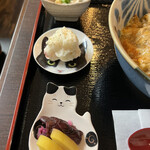 猫丸食堂 - ★冷奴、ポテトサラダ、香の物