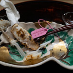 赤坂 菊乃井 - 水揚げした産地のタグがつくカニ