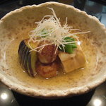 日本料理 櫻川 - 加茂茄子と小芋の素揚げ、信田巻、さやえんどうの炊き合せ白髪ねぎ天盛。