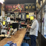 田宮酒店 - お店の内観〜♪※ザ昭和の雰囲気で一枚板のカウンタ〜が渋すぎる❗️