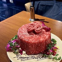 焼肉うしごろ 表参道店 - 黒毛和牛のアニバーサリーケーキー厳選部位4種 