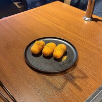 焼肉うしごろ 表参道店 - ずわい蟹のクリームコロッケ ーカラスミ添え