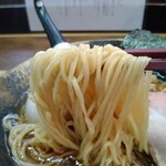 中華蕎麦 仁香 - 自家製の平打ち中細麺