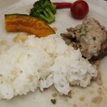 キッチン ブルー グローブ - ソースが余りそうなので、ご飯を乗せて食べました