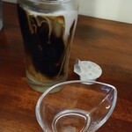 キッチン ブルー グローブ - ミルクを入れます