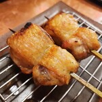 炭火焼鳥 やまもと屋 - もも肉の付け根の希少部位ソリレス250円、1切れが大きく皮がパリッパリ♪肉厚で引き締まった身は驚くほどジューシー