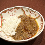 中華寝台 - もう定番ですね！
      刺激が心地良く、さらり食感のチキンカレー。
      大好物♪