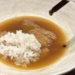 中華寝台 - いつものひと口ごはん追加投入と黒酢で味変！
      まさにまさに、天にも昇る美味しさ〜♡
      これは本当にヤバいご馳走です。