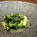 中華寝台 - こういうシンプルな青菜炒めに技が出ますよね！
      芥藍菜の歯応えは残しながら、ミル貝や蜆の旨味をギュッと蓄えた見事な味わい♪