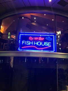 h FISH HOUSE OYSTER BAR - 恵比寿西1丁目交差点より