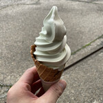 Sarubi No Onsen Kunugiya - 「椚屋特製ミックスワサビソフトクリーム
      （ワッフルコーン）」