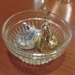 ミズノカフェラウンジ - コーヒー頼んだらついてくるチョコレート。