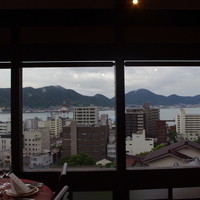 日和庵 - 海峡を見渡せるメインダイニングより
