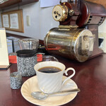 かずさ - コーヒー¥330-とコーヒーマシン