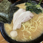 Yokohama Ramen Shouya - いかにも家系ラーメンという風貌。どこでも同じ味が食べられてありがとう