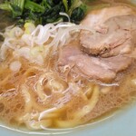 yokohamara-memmachidaya - ラーメン780円
                        半ライス100円(税込)