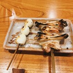 とり喜 - ウズラと手羽先　手羽先の骨が軽く取れる仕込みが素晴らしいです