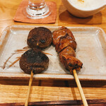 とり喜 - 椎茸とレバー　ここのレバーは最高