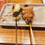 とり喜 - 肩と小玉ねぎ　タレも美味しいです