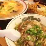 Chuuka Ryouri Chintao - 天津飯ラーメンセット780円
                      向島の前の腹ごしらえ♪
                      