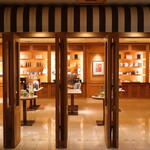 The Peninsula Boutique & Café - 