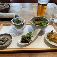 ザ タヴァン グリル＆ラウンジ - 