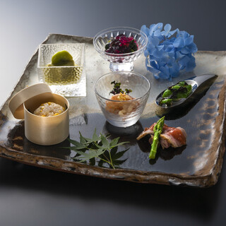 在繼承傳統的同時，追求融入新意的日式高級料理。
