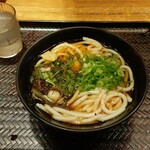 驛麺家 - 山菜うどん (税込)390円 に一味を投入 (2023.06.14)