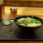 驛麺家 - 山菜うどん (税込)390円 ※正面から (2023.06.14)