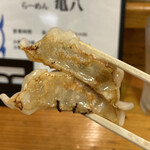 博多ラーメン 亀八 - 餃子ダブルリフト！