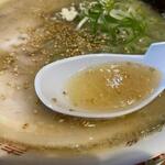 Ramen Shinzou - スープはしつこくはなく、あっさり豚骨で塩分も好みの良い感じでした。