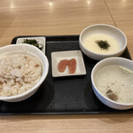 東京カルビ - 麦とろ定食(935円)